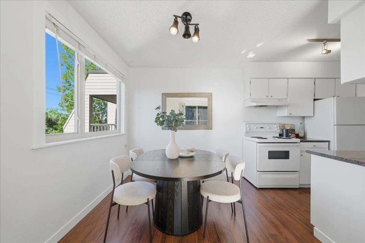 Dining Area Photo of 314 15238 100 Avenue, Surrey, BC