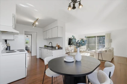Kitchen Photo of 314 15238 100 Avenue, Surrey, BC