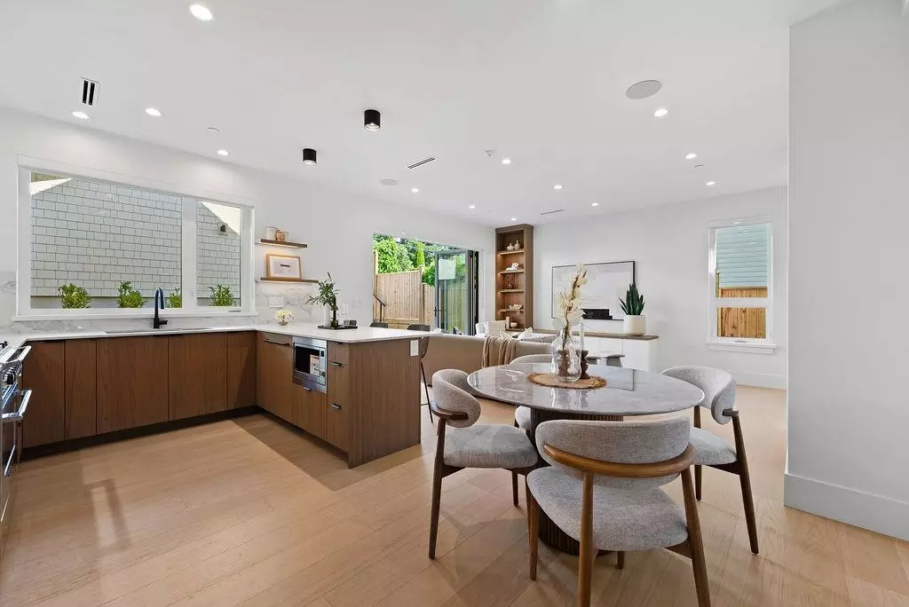 Dining Area Photo of 2 6318 Sophia Street, Vancouver, BC