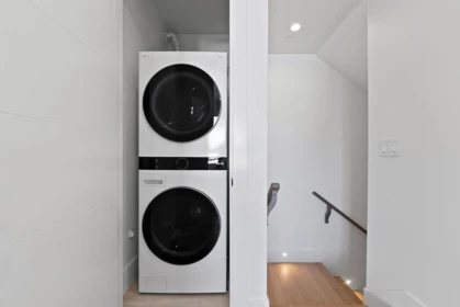 Hallway Photo of 2 6318 Sophia Street, Vancouver, BC