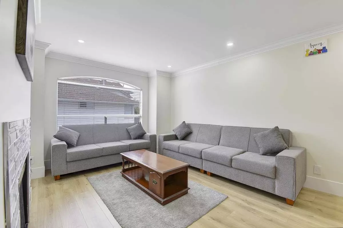Living Room Photo of 14 7140 132 Street, Surrey, BC