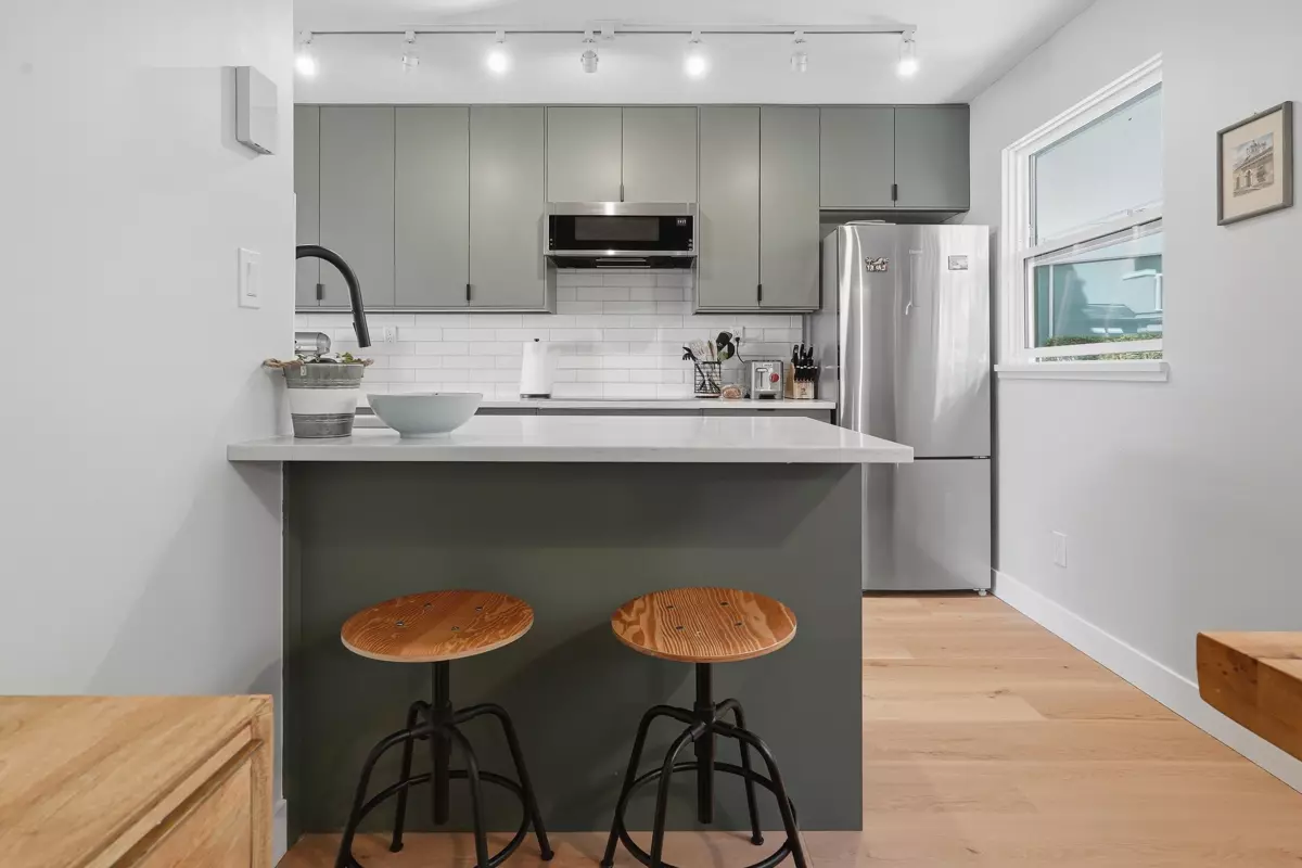 Dining Area Photo of 1284 W 8th Avenue, Vancouver, BC