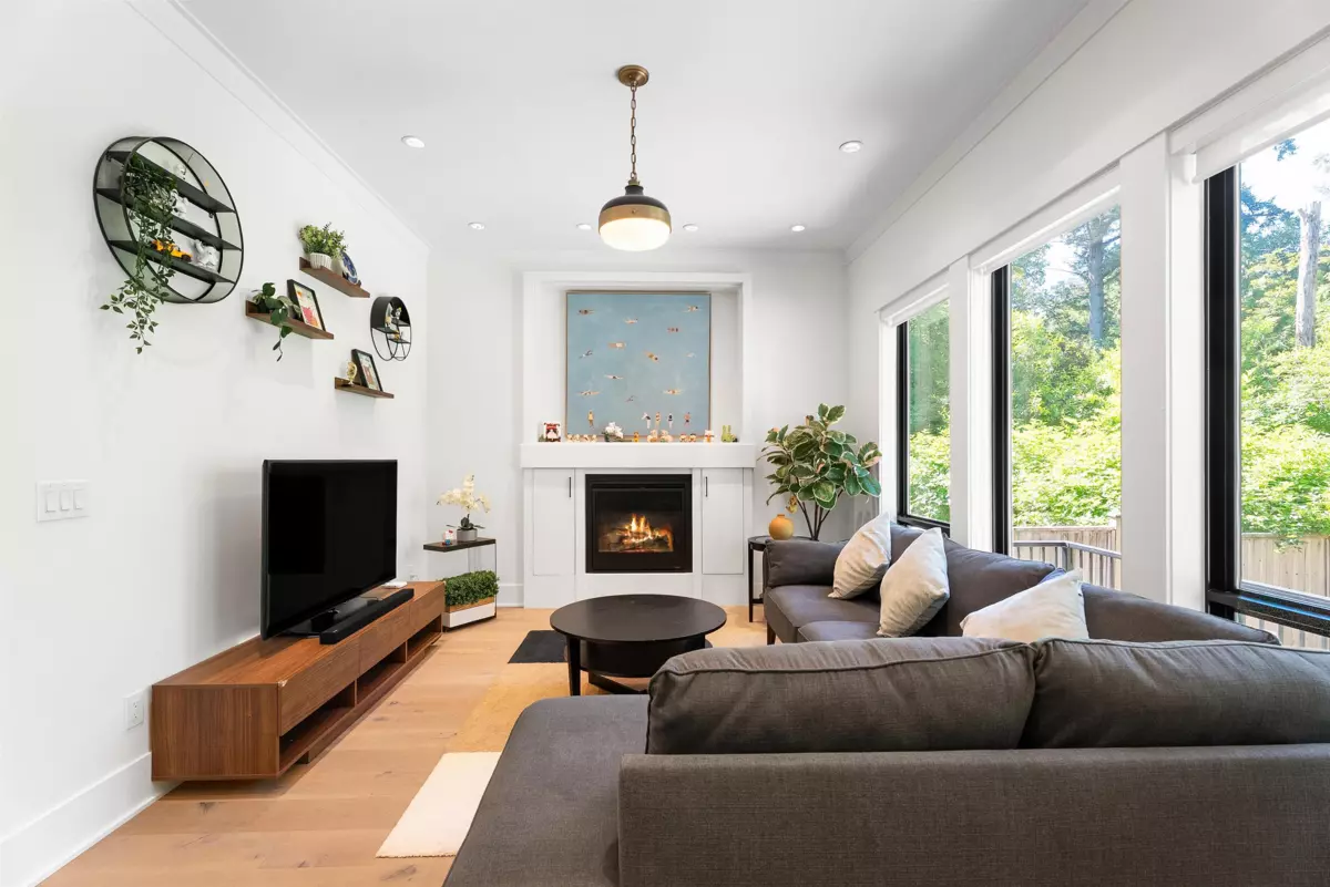 Living Room Photo of 3323 147 Street, Surrey, BC