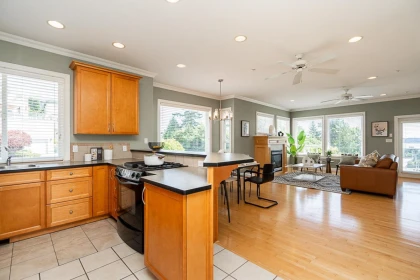 15645 Pacific Avenue, White Rock, BC, White Rock — Single Family Residence for sale