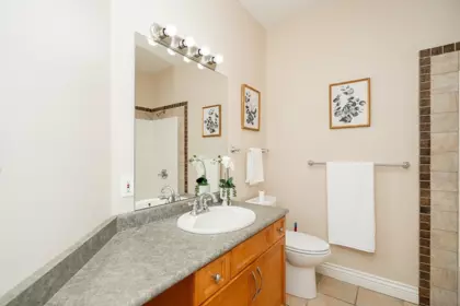 Laundry Room Photo of 15645 PACIFIC AVENUE, White Rock BC V4B 1S1