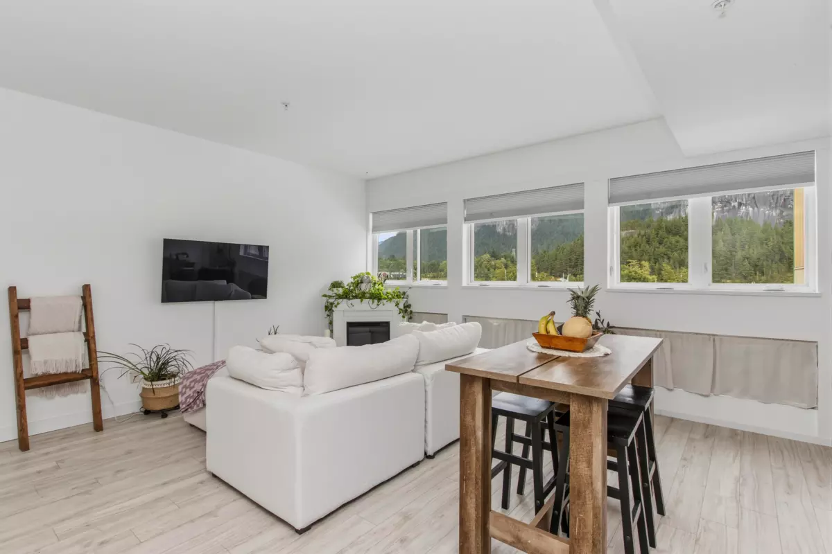Family Room Photo of 408 37841 Cleveland Avenue, Squamish, BC