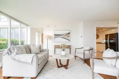 Breakfast Nook Photo of 1 2243 Bellevue Avenue, West Vancouver, BC
