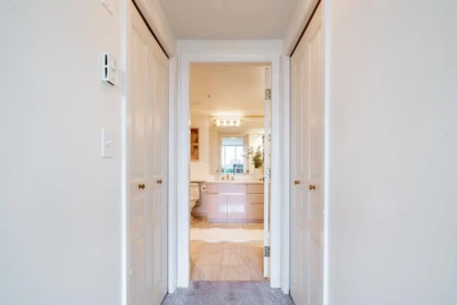 Guest Bathroom Photo of 1 2243 BELLEVUE AVENUE, West Vancouver BC V7V 1C5