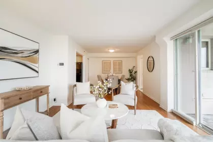 Kitchen Photo of 1 2243 Bellevue Avenue, West Vancouver, BC