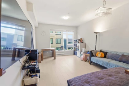 221 5248 Grimmer Street, Burnaby, BC, Burnaby — Apartment/Condo for sale