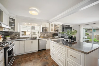Breakfast Nook Photo of 2426 Wayburne Crescent, Langley, BC