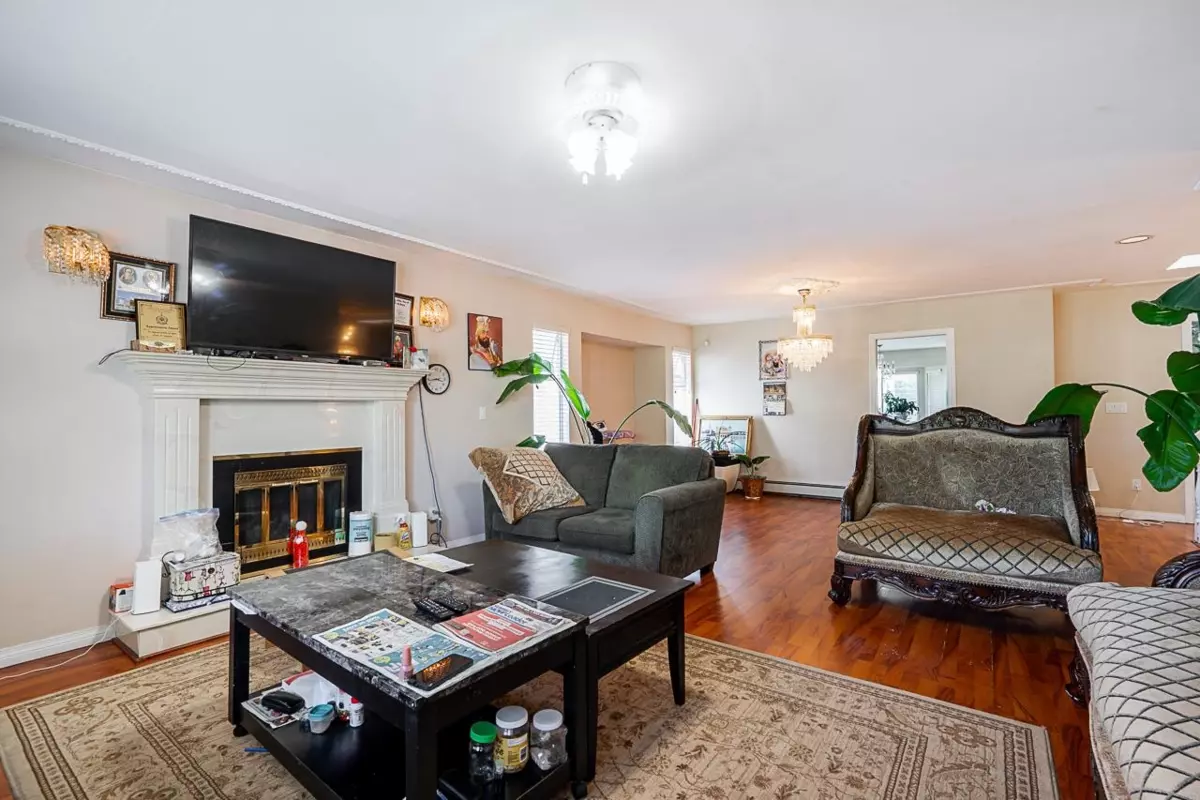 Living Room Photo of 6565 122 Street, Surrey, BC