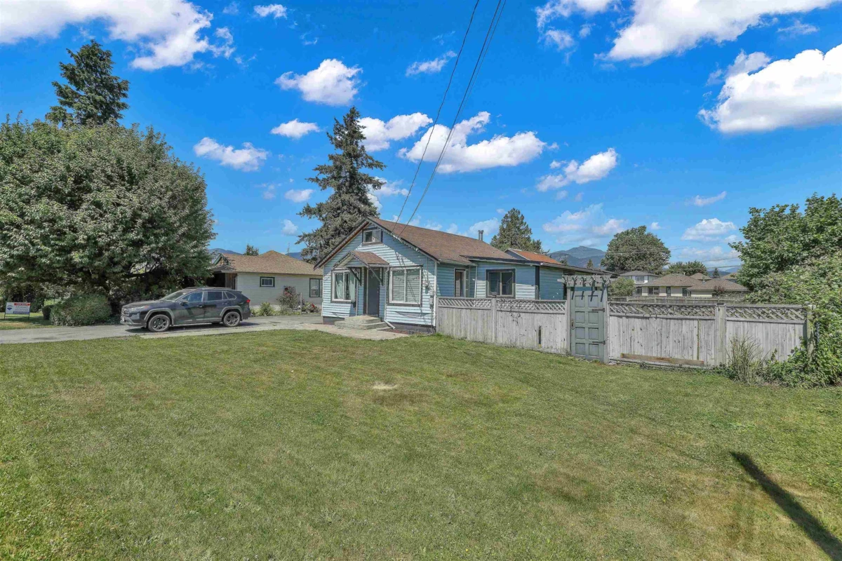 Family Room Photo of 46045 Fifth Avenue, Chilliwack, BC