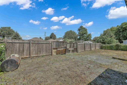 Laundry Room Photo of 46045 Fifth Avenue, Chilliwack, BC