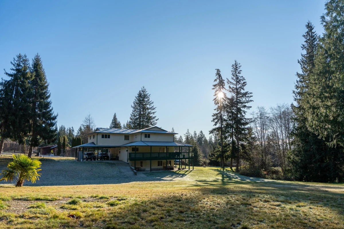 Family Room Photo of 2562 Miles Road, Roberts Creek, BC