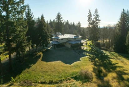 2562 Miles Road, Roberts Creek, BC, Roberts Creek — Single Family Residence for sale