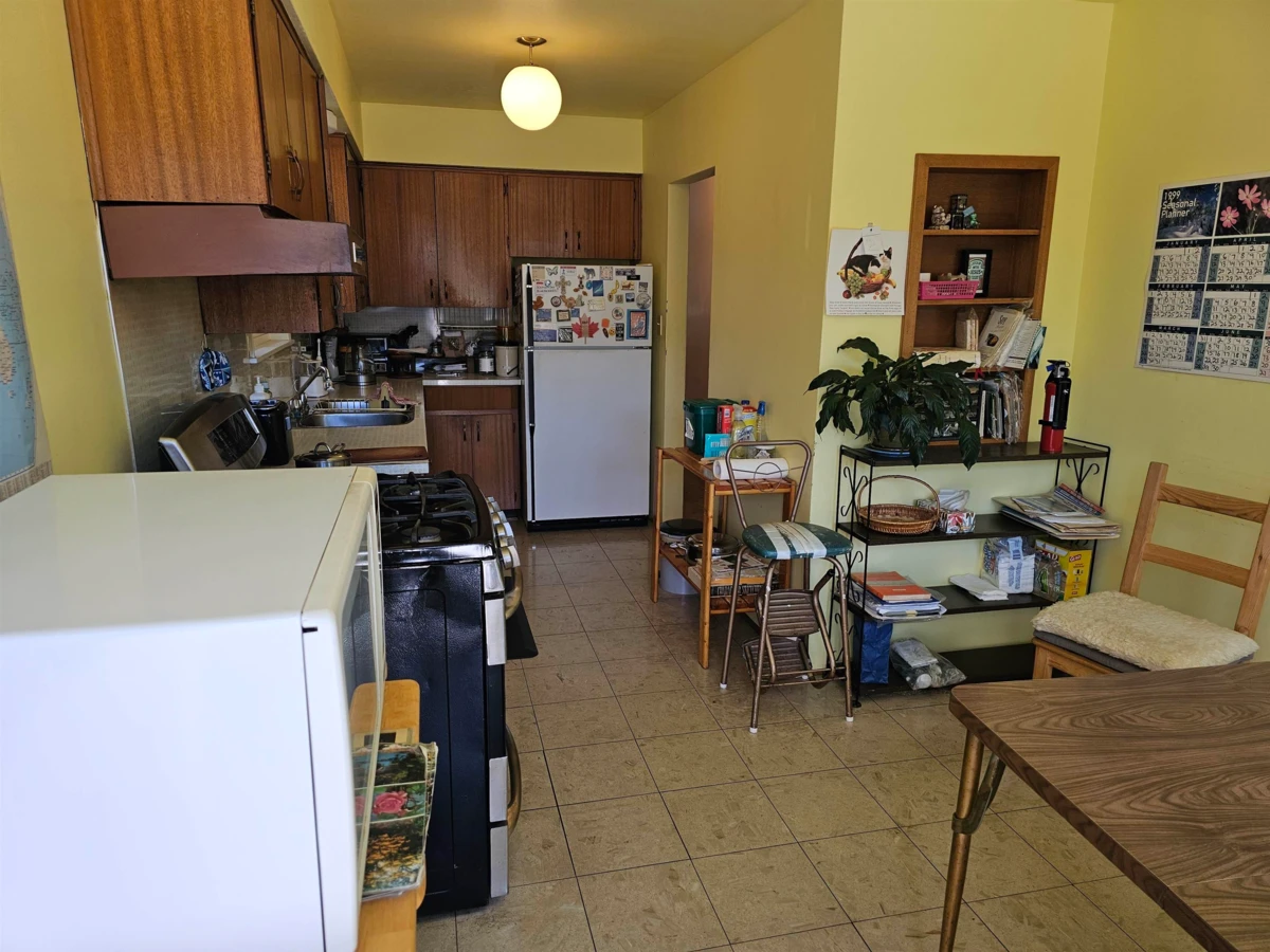 Family Room Photo of 856 E 33rd Avenue, Vancouver, BC