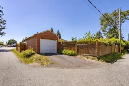 Breakfast Nook Photo of 7864 Langley Street, Burnaby, BC