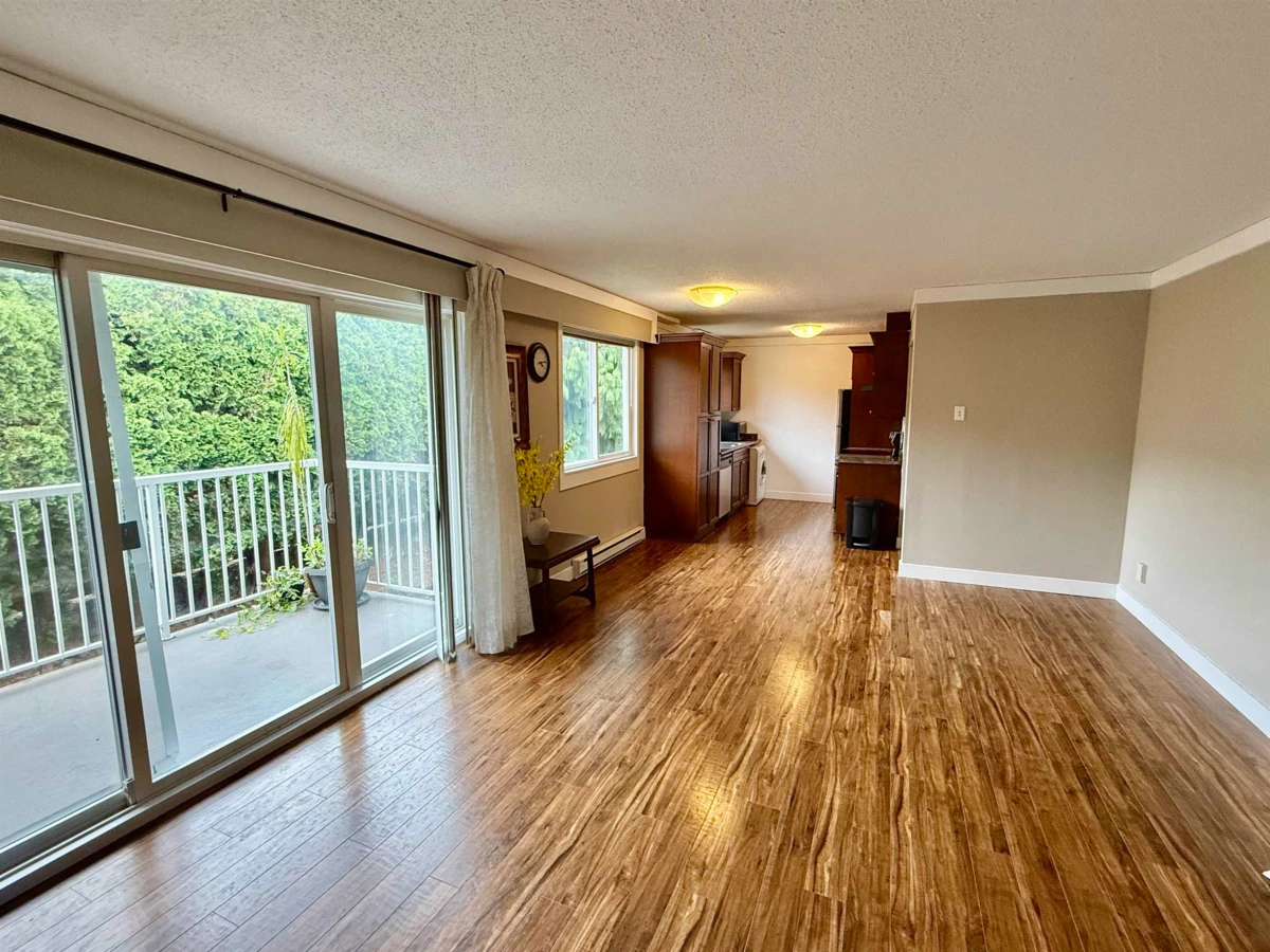 Living Room Photo of 8 33900 Mayfair Avenue, Abbotsford, BC