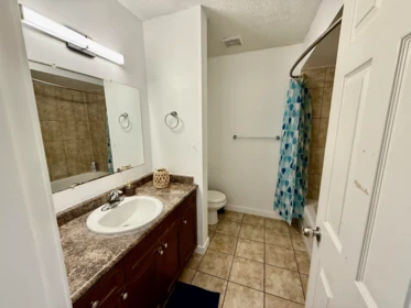 Primary Bathroom Photo of 8 33900 Mayfair Avenue, Abbotsford, BC
