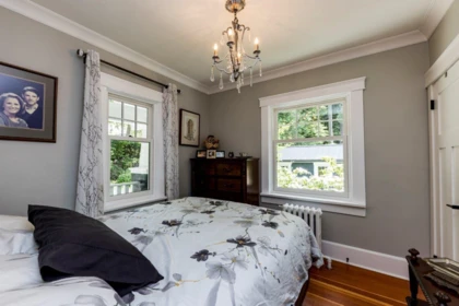 Guest Bathroom Photo of 461 E St. James Road, North Vancouver, BC