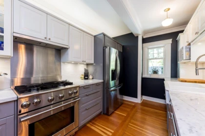 Kitchen Island Photo of 461 E St. James Road, North Vancouver, BC