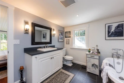 Mudroom Photo of 461 E St. James Road, North Vancouver, BC