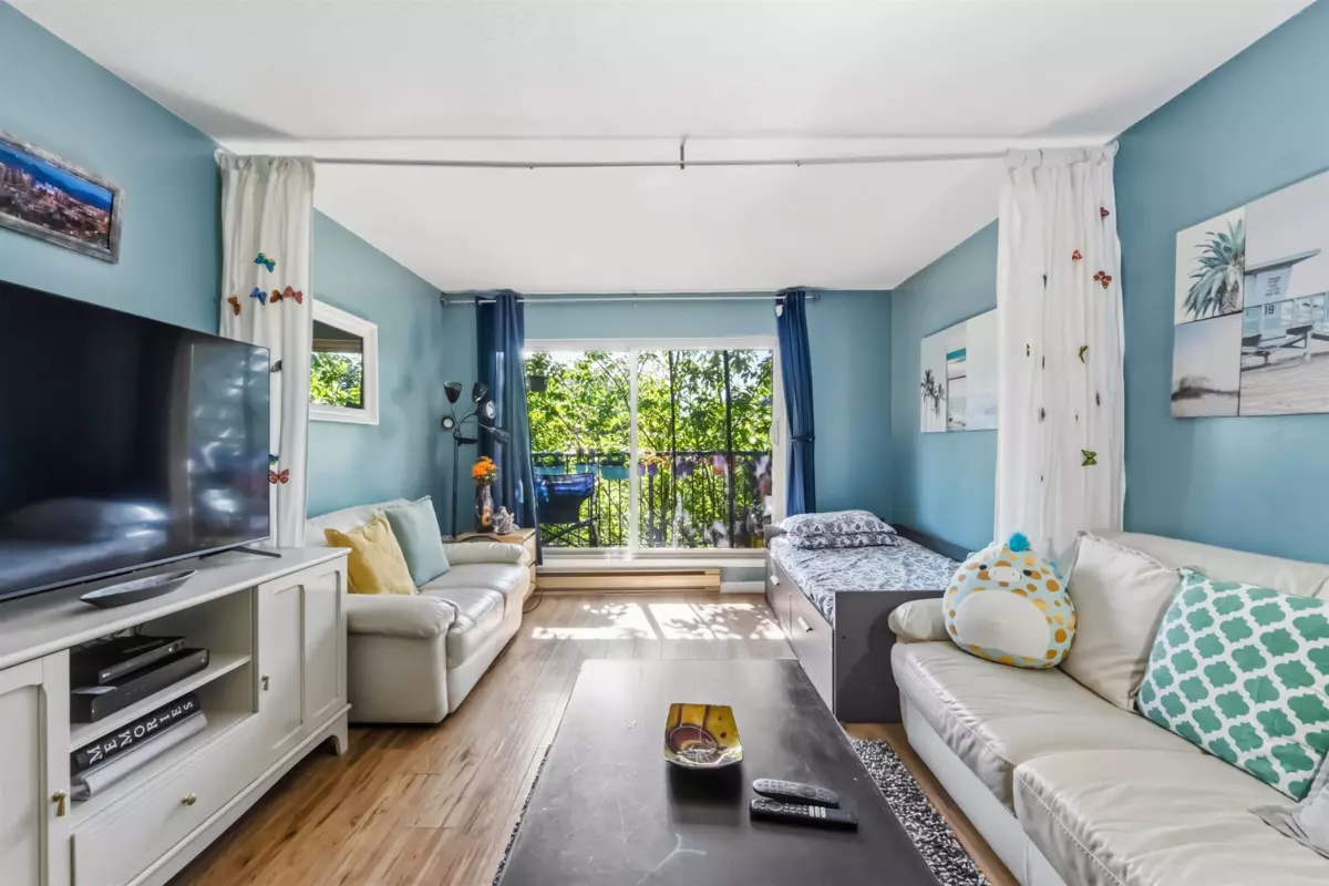 Family Room Photo of 206 10468 148 Street, Surrey, BC