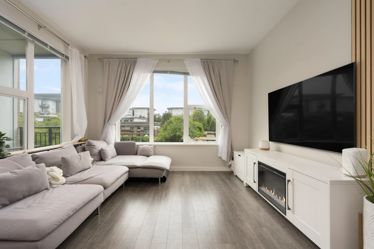Living Room Photo of 215 9388 Tomicki Avenue, Richmond, BC