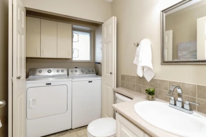 Guest Bathroom Photo of 1921 Creelman Avenue, Vancouver, BC