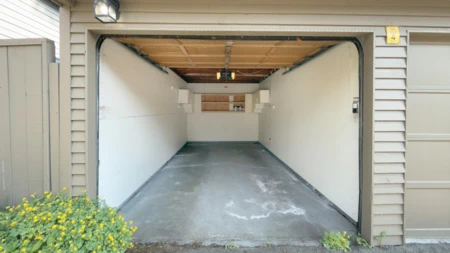 Hallway Photo of 1921 Creelman Avenue, Vancouver, BC