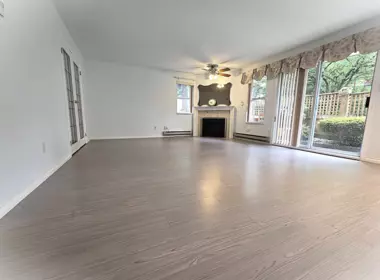 101 5565 Barker Avenue, Burnaby, BC, Burnaby — Apartment/Condo for sale