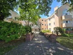 101 5565 Barker Avenue, Burnaby, BC