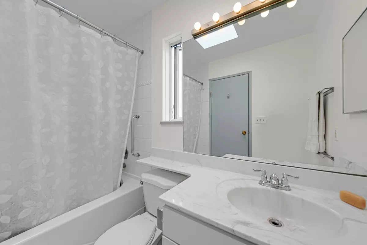Family Room Photo of 315 1510 Nelson Street, Vancouver, BC