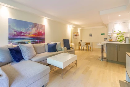 402 4134 Maywood Street, Burnaby, BC, Burnaby — Apartment/Condo for sale