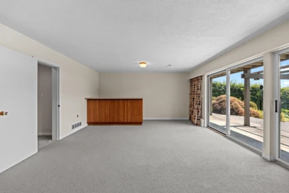 Entry Foyer Photo of 1850 Rosebery Avenue, West Vancouver, BC