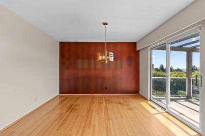 Walk-In Closet Photo of 1850 Rosebery Avenue, West Vancouver, BC
