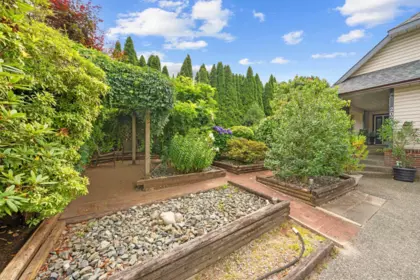 Front Yard Photo of 20240 121 Avenue, Maple Ridge, BC