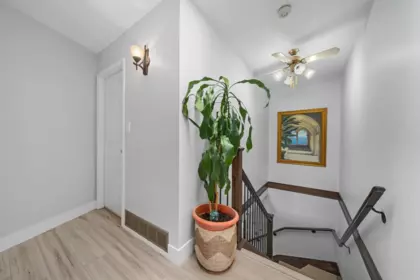 Hallway Photo of 20240 121 Avenue, Maple Ridge, BC