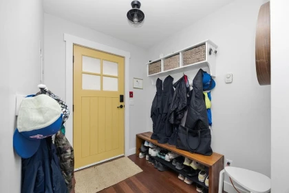 201 414 Gower Point Road, Gibsons, BC, Gibsons — Apartment/Condo for sale