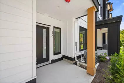Kitchen Photo of 13 17538 100 Avenue, Surrey, BC