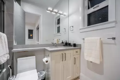 Mudroom Photo of 5876 Buckingham Avenue, Burnaby, BC