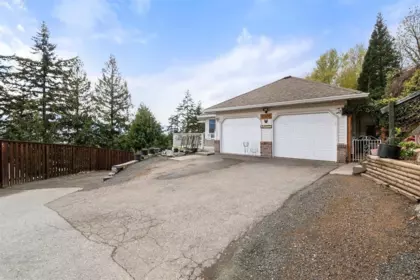 Kitchen Photo of 47360 Mountain Park Drive, Chilliwack, BC