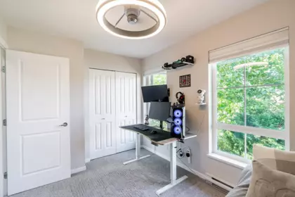 Entry Foyer Photo of 18 19505 68a Avenue, Surrey, BC