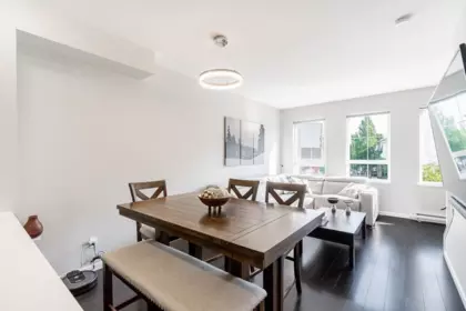 Kitchen Island Photo of 18 19505 68a Avenue, Surrey, BC