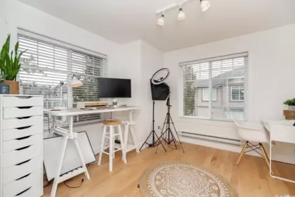 Office / Den Photo of 1 18818 71 Avenue, Surrey, BC