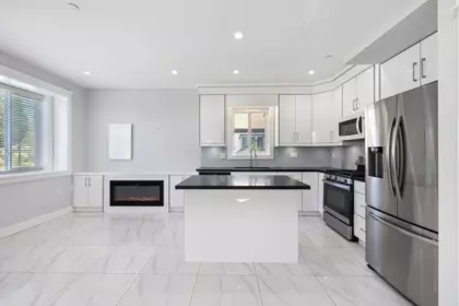 1 2430 E 41 Street, Vancouver, BC, Vancouver — Half Duplex for sale
