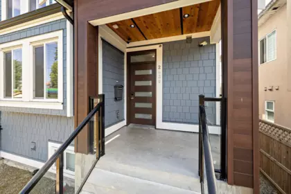 1 2430 E 41 Street, Vancouver, BC, Vancouver — Half Duplex for sale