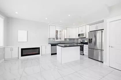 1 2430 E 41 Street, Vancouver, BC, Vancouver — Half Duplex for sale