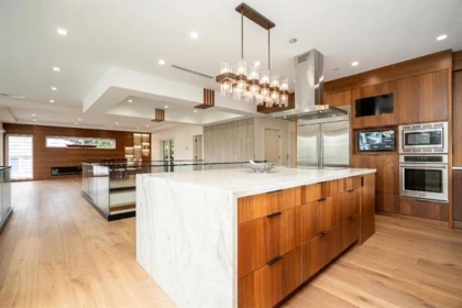 Kitchen Island Photo of 13821 Malabar Avenue, White Rock, BC